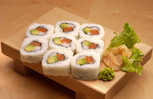Sushi, California-Roll mit BIO Lachs, Avocado und Mayonnaise